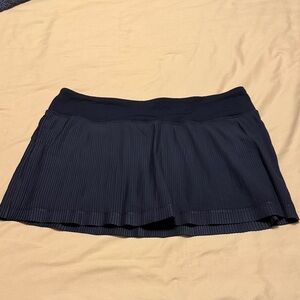 Lululemon black pleat to street mid rise skirt